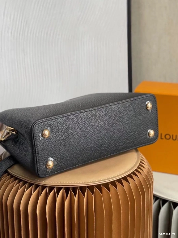 WIS MM CAPUCINES Louis Vuitton 0111